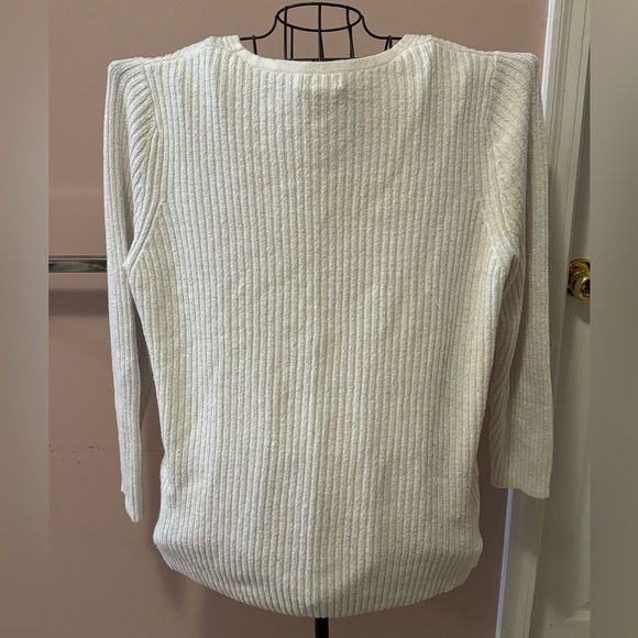 White sweater with pretty front design - Picture 3 of 4
